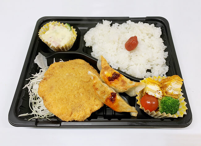 メンチカツ餃子弁当